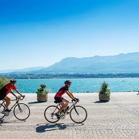 6 Pers Entre Lacs Et Montagnes - Piscine Et Jardin Appartement
