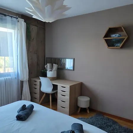 6 Pers Entre Lacs Et Montagnes - Piscine Et Jardin *