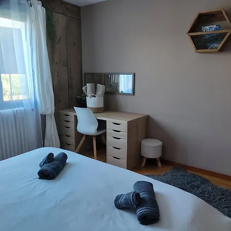 Appartement 6 Pers Entre Lacs Et Montagnes - Piscine Et Jardin